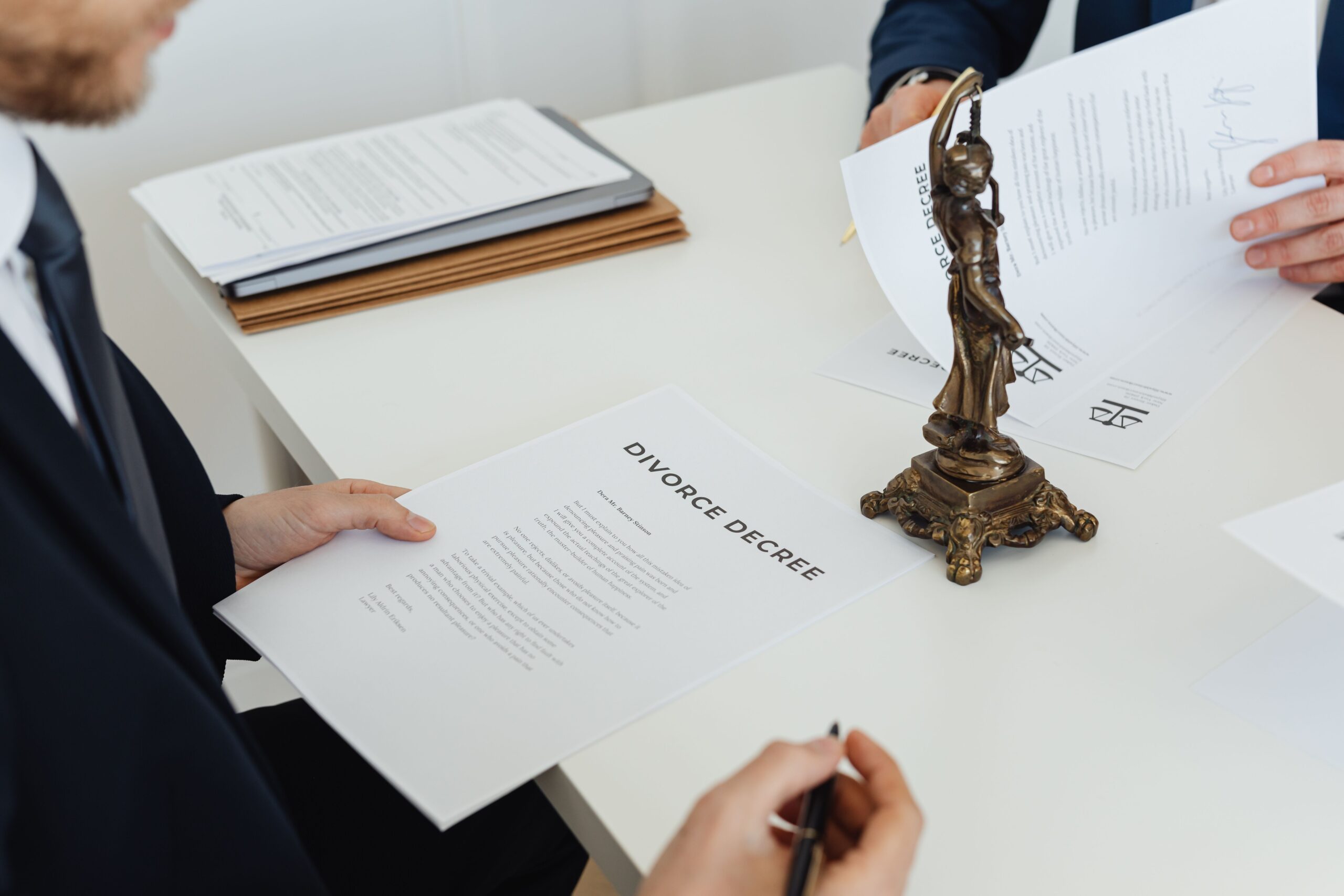 Best Family Law Attorneys: A Guide to Choosing One